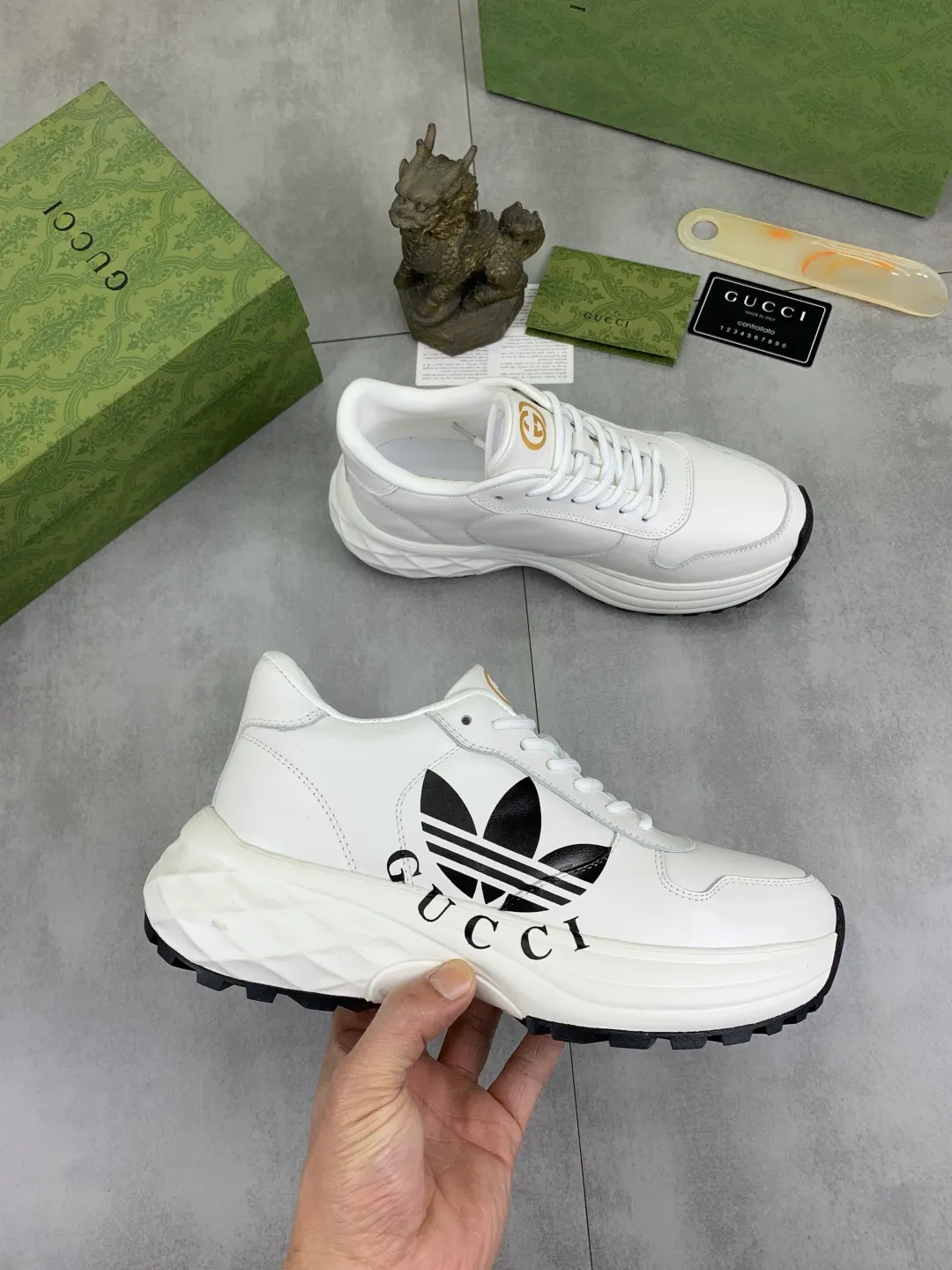 Men's shoes 💰P500💰[New style] 🆘 Dad's shoes [GUCCI] Gucci's new men's shoes are the first to be launched, and the materials and workmanship are superior to all versions on the market. The highest quality imported original top calfskin upper with trendy printed patterns ➕, the inner material is made of full-grain pigskin lining, privately molded soft TPU rubber comfortable outsole, and high foot comfort. Actual shooting, imported special materials highlight the unique charm of the brand 2️⃣colors available Size number; 38-44
